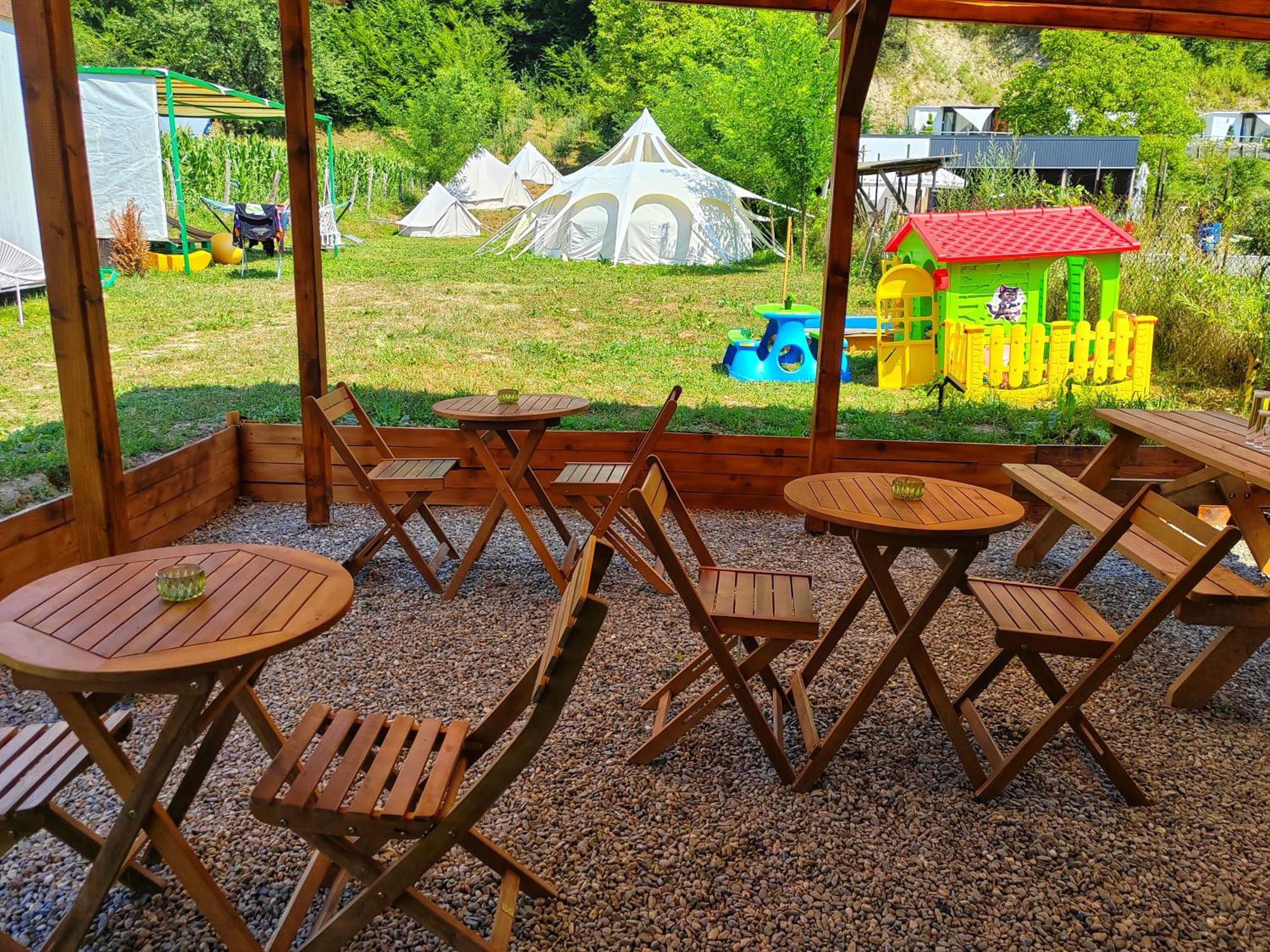 ホテル Luna Rock Glamping Brezoi - Blue Scai エクステリア 写真