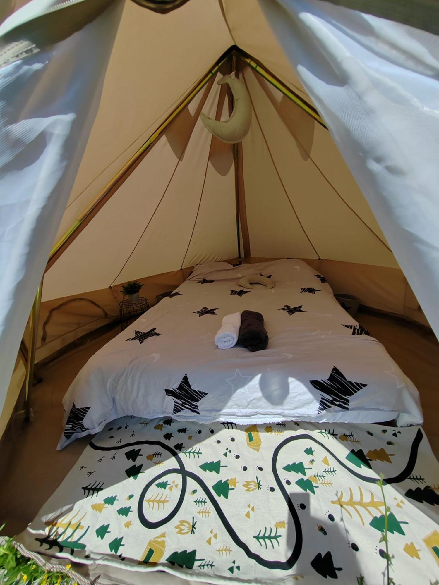 ホテル Luna Rock Glamping Brezoi - Blue Scai エクステリア 写真